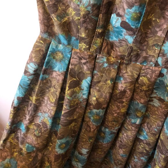 50's Vintage Floral Dress With a Waist Tie - Picture 5 of 6